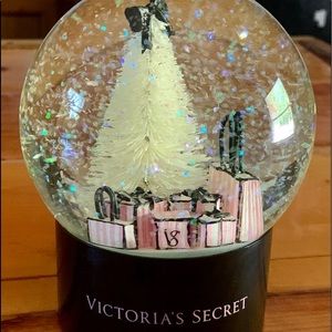 Victoria’s Secret snow globe